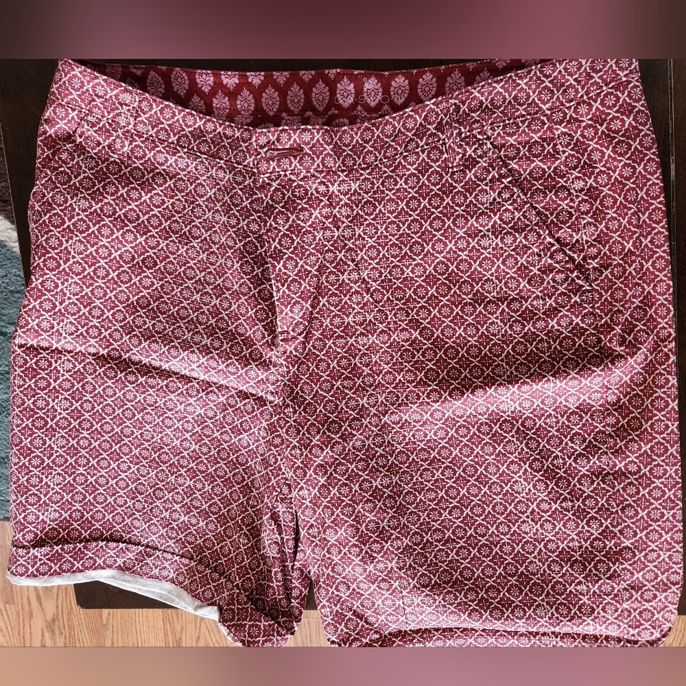 Caslon Women's Red Geometric Shorts